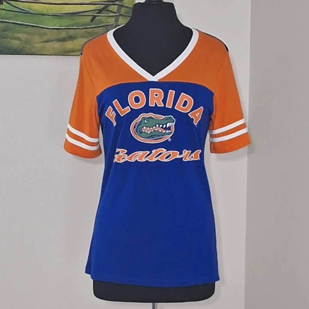 UF  V-Neck Top🧡💙